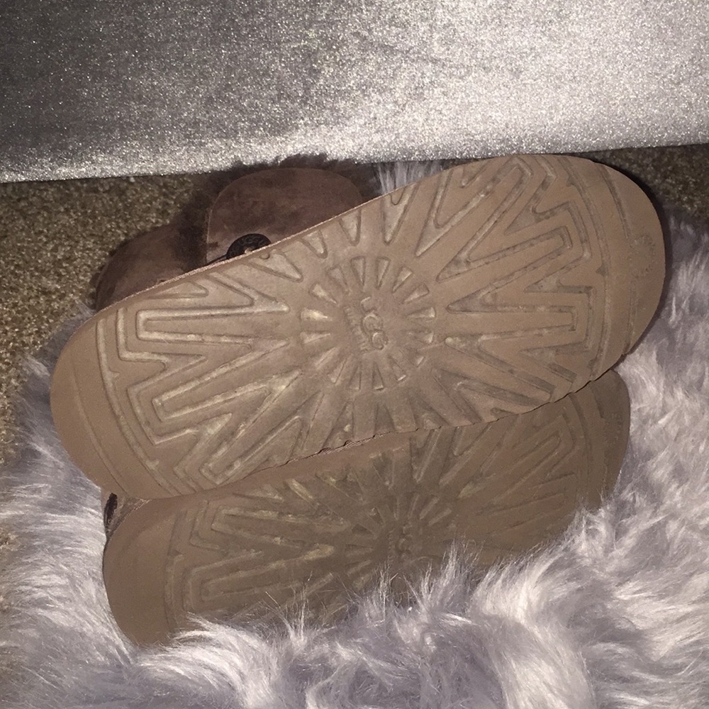 Bailey Button Uggs - image 4